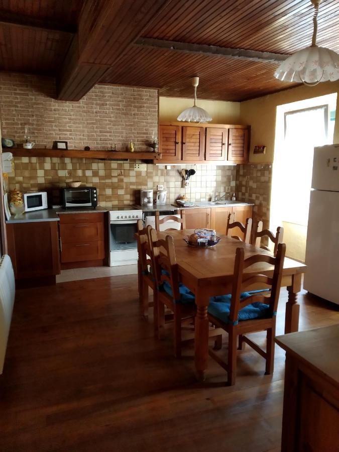 Maison Familiale Centenaire De Vigneron Montescot Екстериор снимка